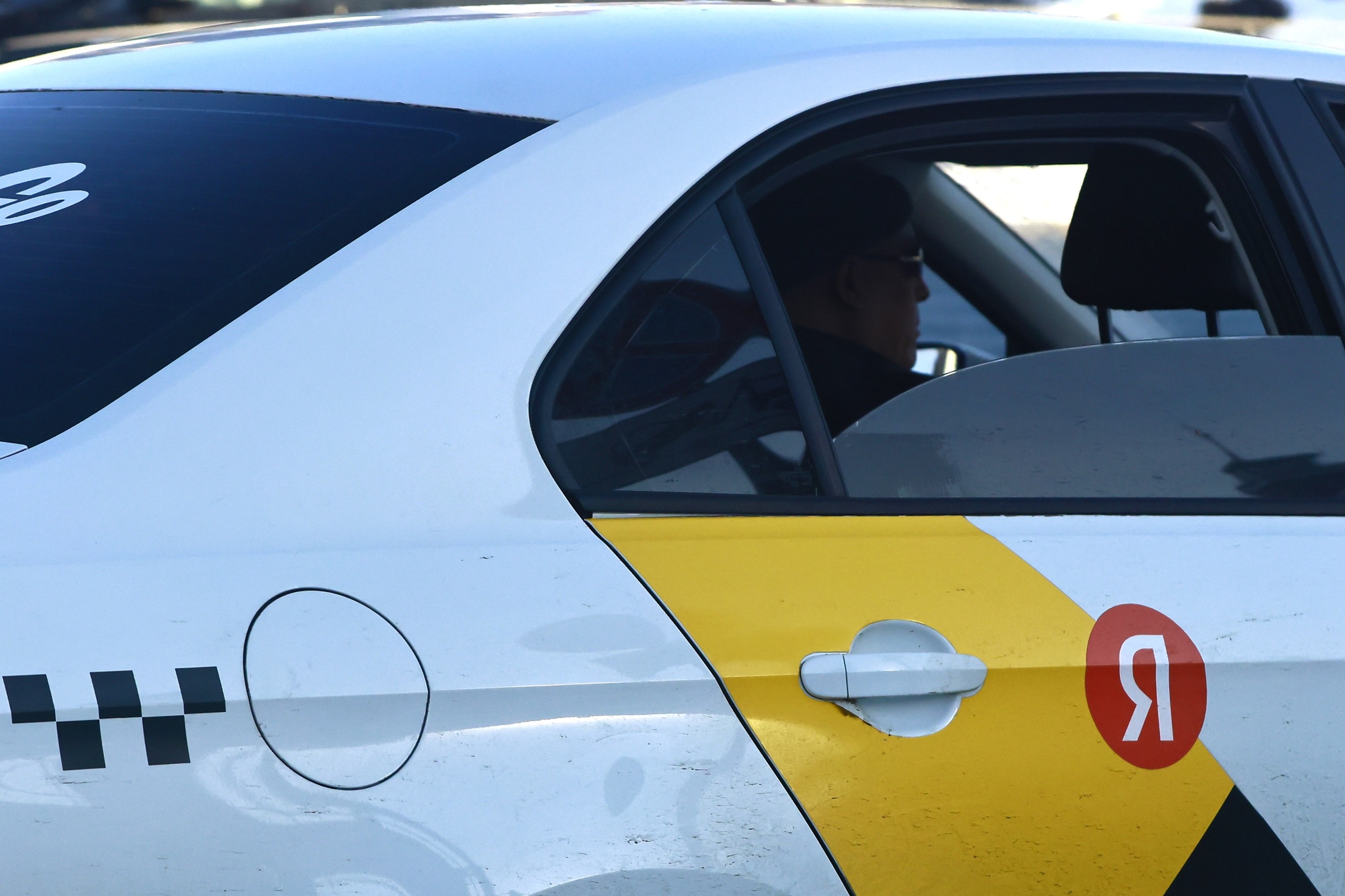 Цены на такси в непогоду в России предложили ограничить