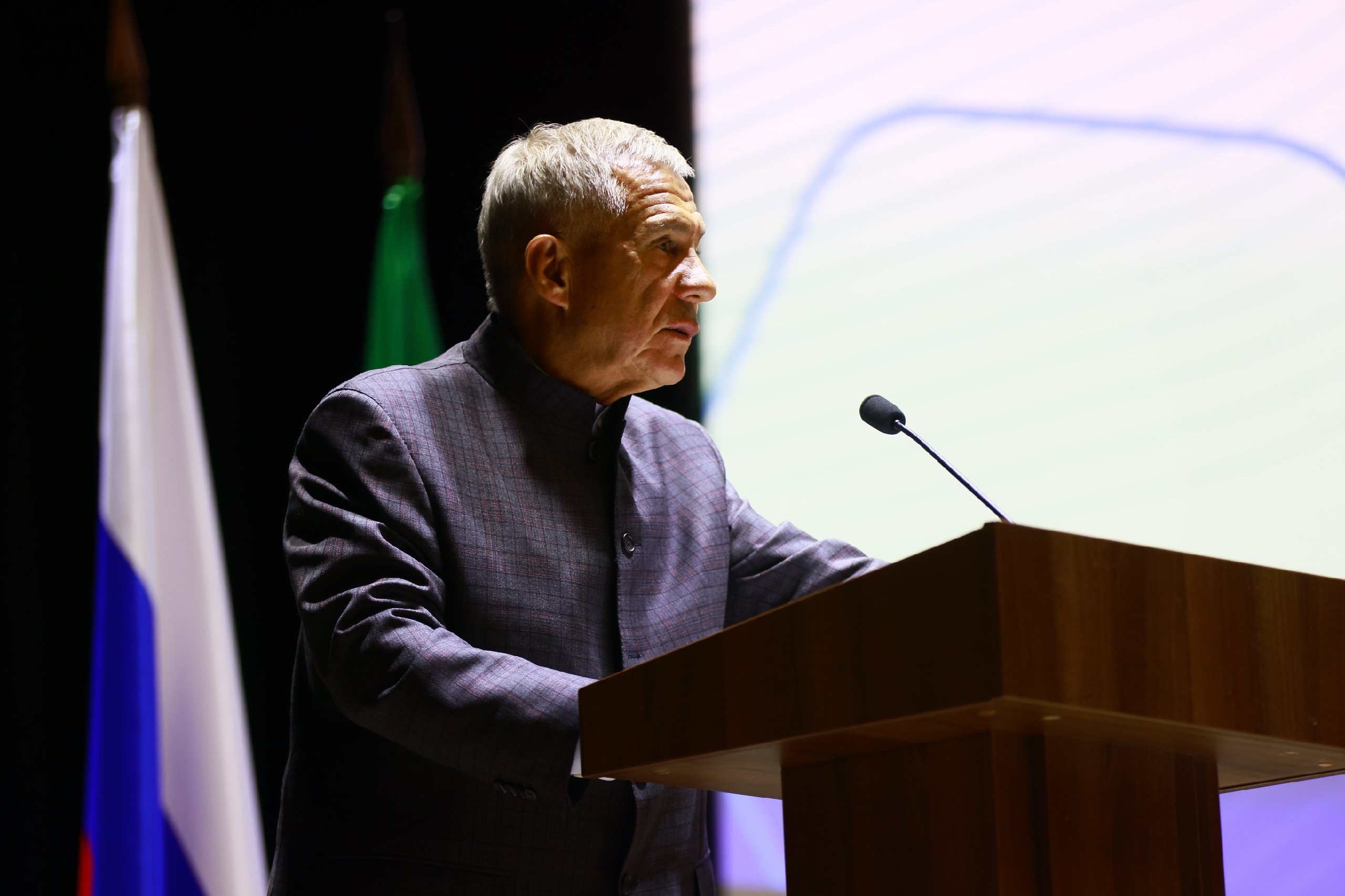 Минниханов: «Решение кадрового вопроса — приоритет в сфере медицины»