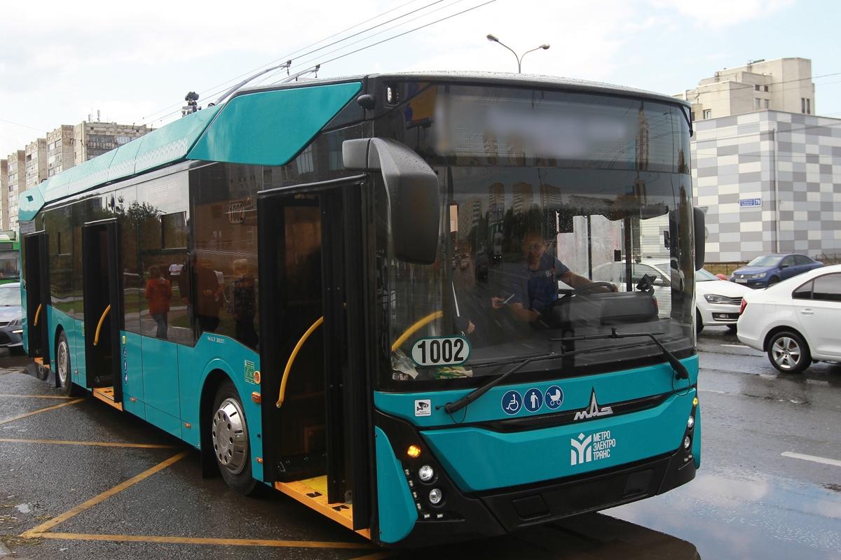 Два троллейбусных маршрута встали в Казани из-за ДТП