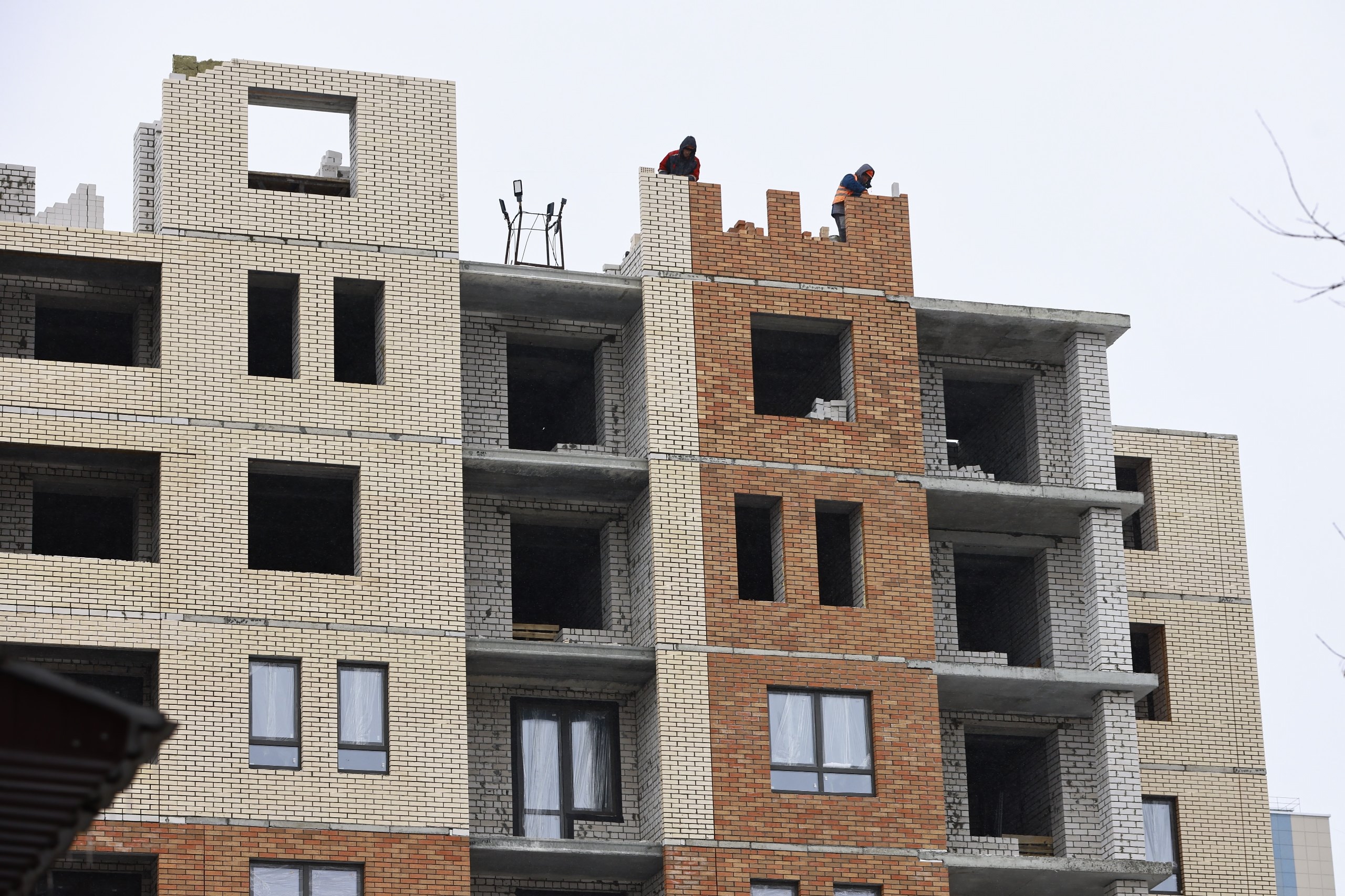 Девелопер «Самолет» заявил об острой нехватке рабочих на строительных площадках