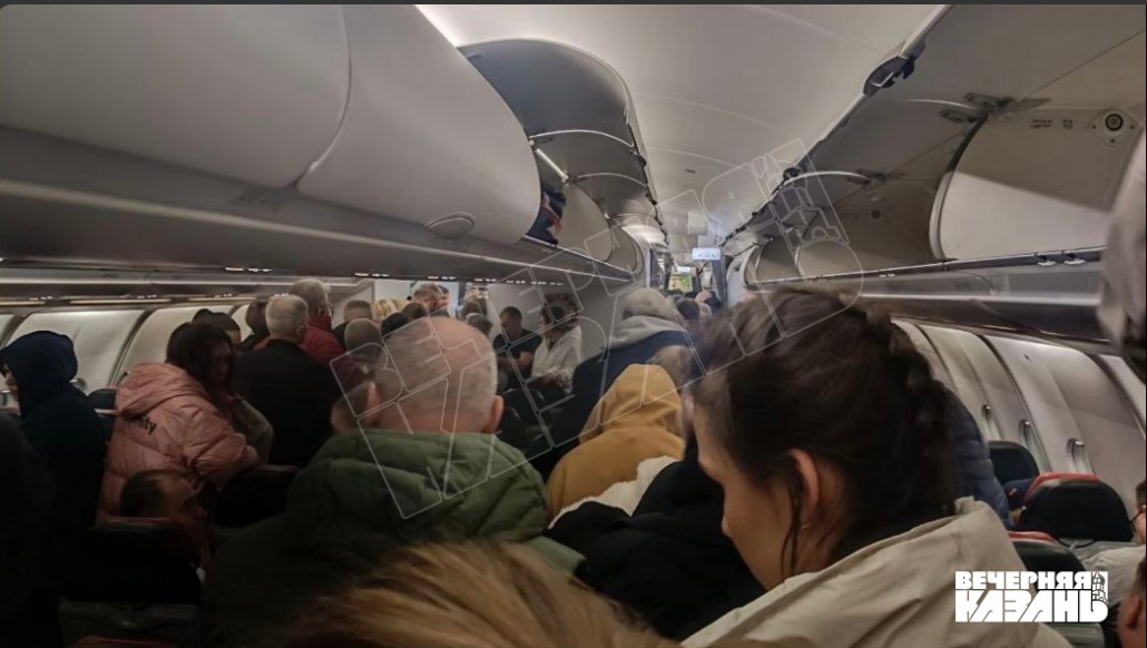 «Скорая» и отказ двигателя: почему в Казани задержали самолет в Нячанг