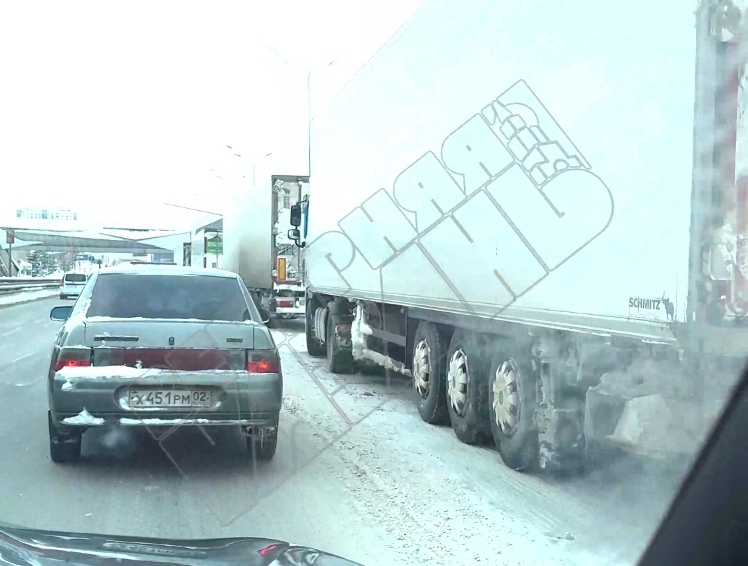 Дальнобойщики баррикадируют движение на Горьковском шоссе в Казани