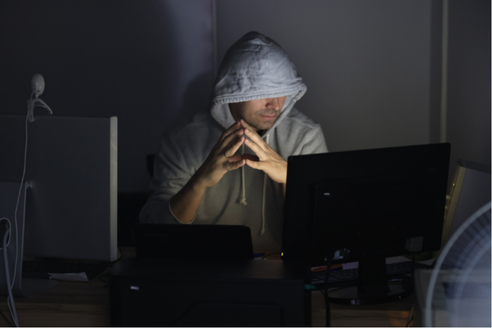 Мошенники под видом Госуслуг обманули жительницу Нижнекамска на 100 тысяч рублей