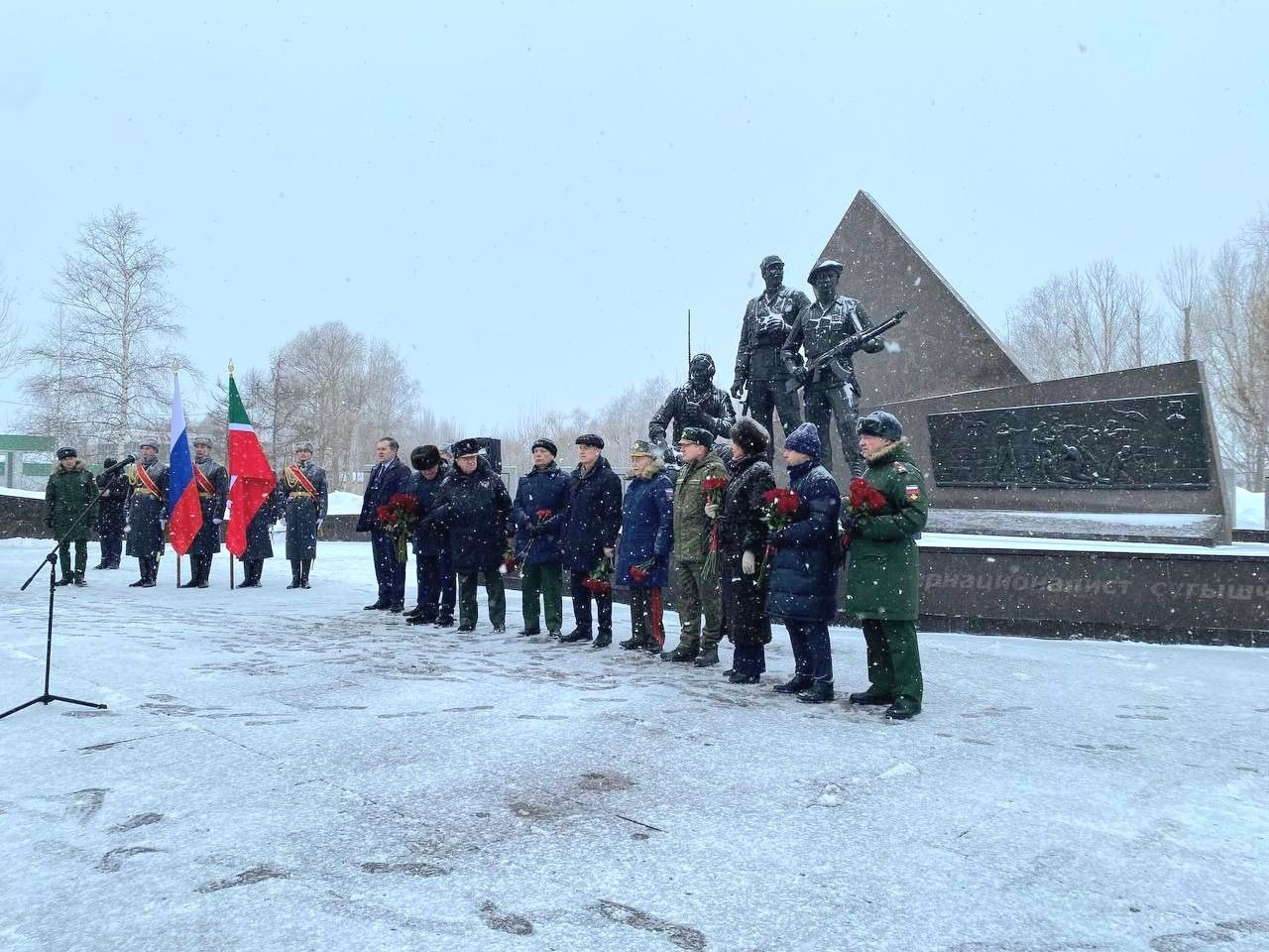 Минниханов поздравил бойцов с 37-летием вывода войск из Афганистана