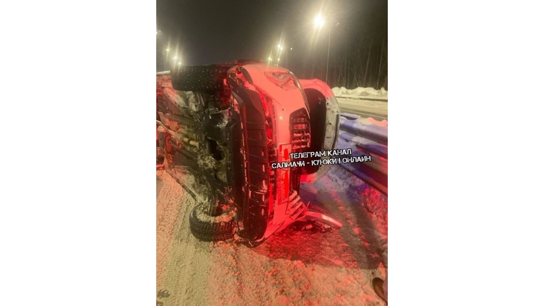 Подростки избили таксиста, угнали авто и врезались в отбойник  в Казани