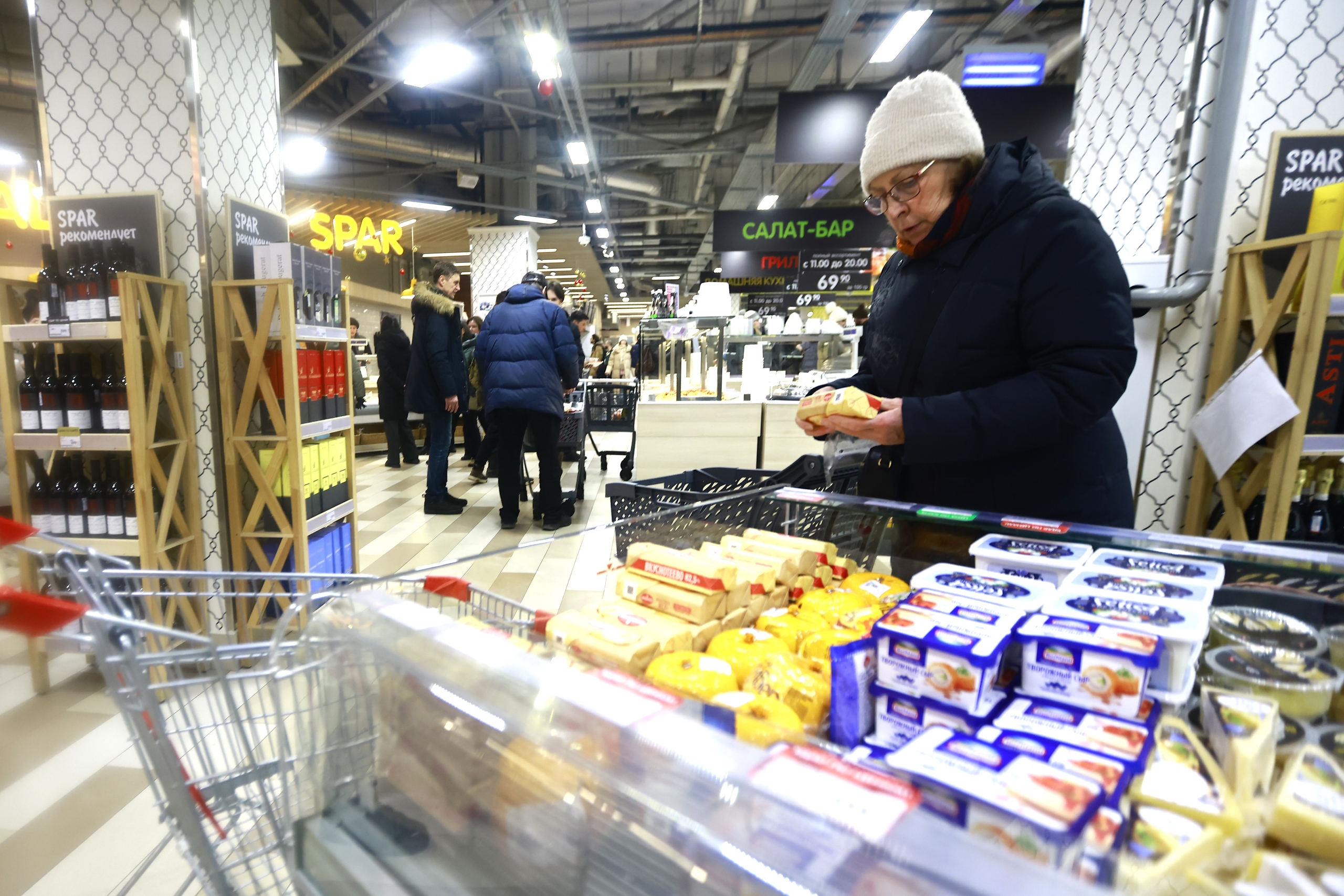 Доля расходов на еду у россиян достигла почти 40 процентов