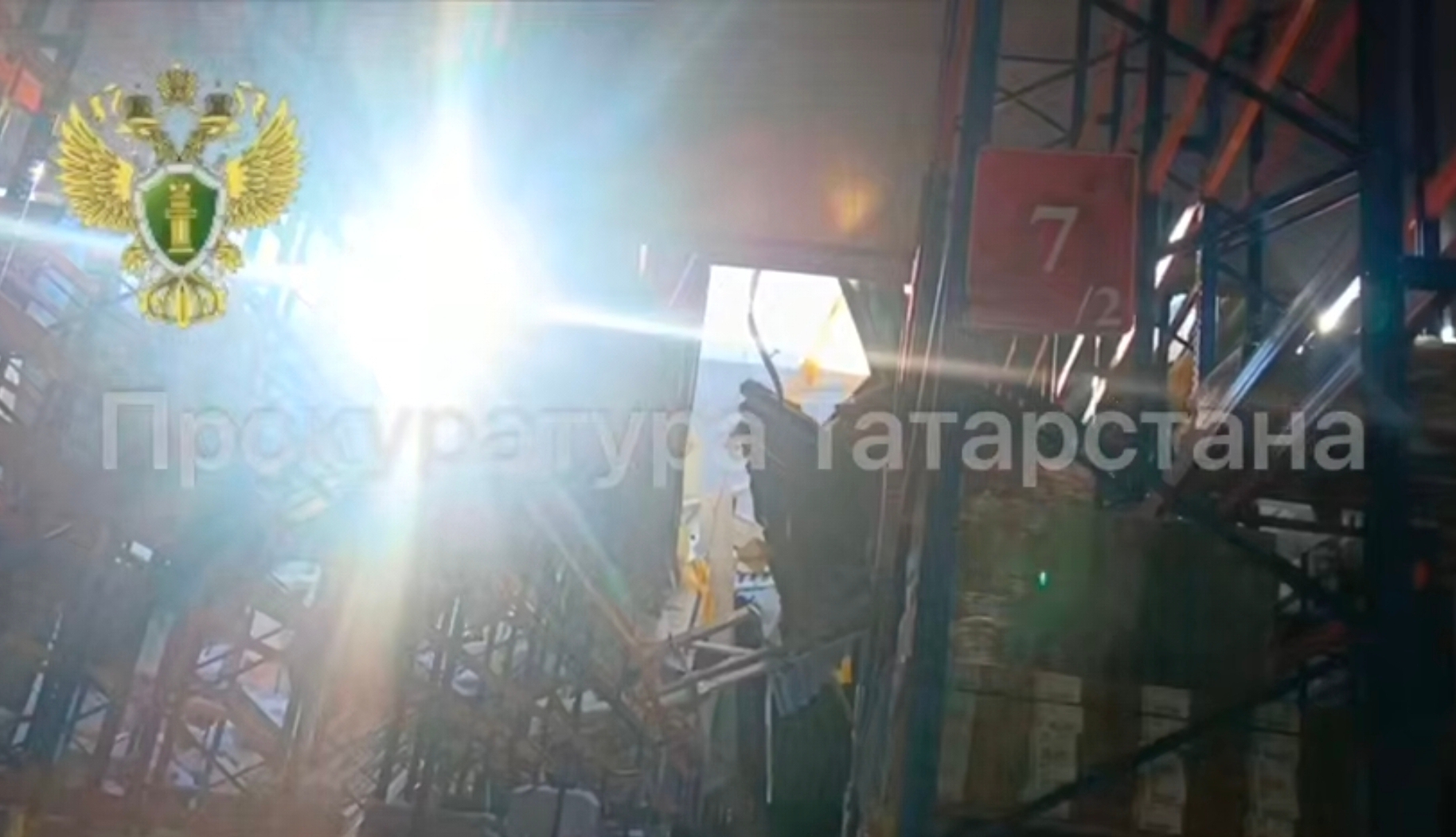 Пострадала женщина при обвале крыши склада «Магнита» в Зеленодольске