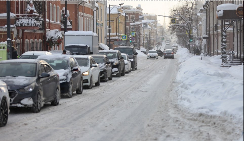 Жителей Казани просят быть предельно осторожными на дорогах