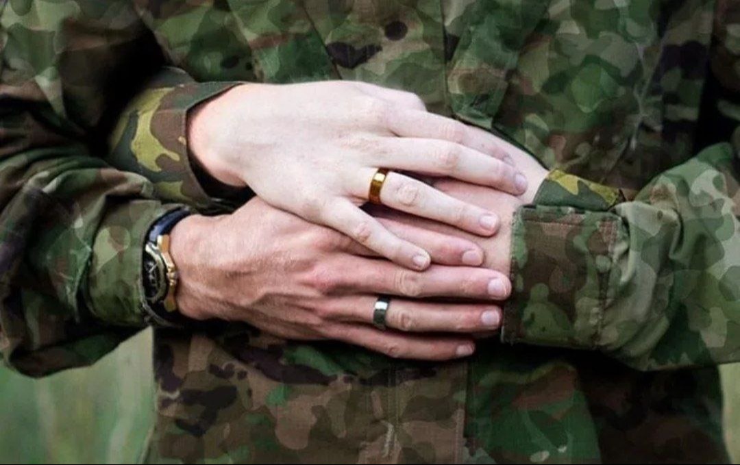 Женам военнослужащих возобновят выплаты при переезде к месту службы