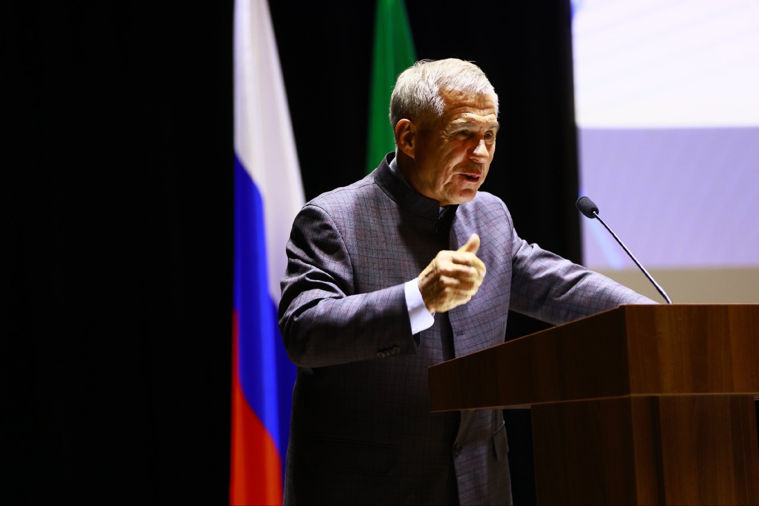 Минниханов заявил о создании памятника участникам СВО