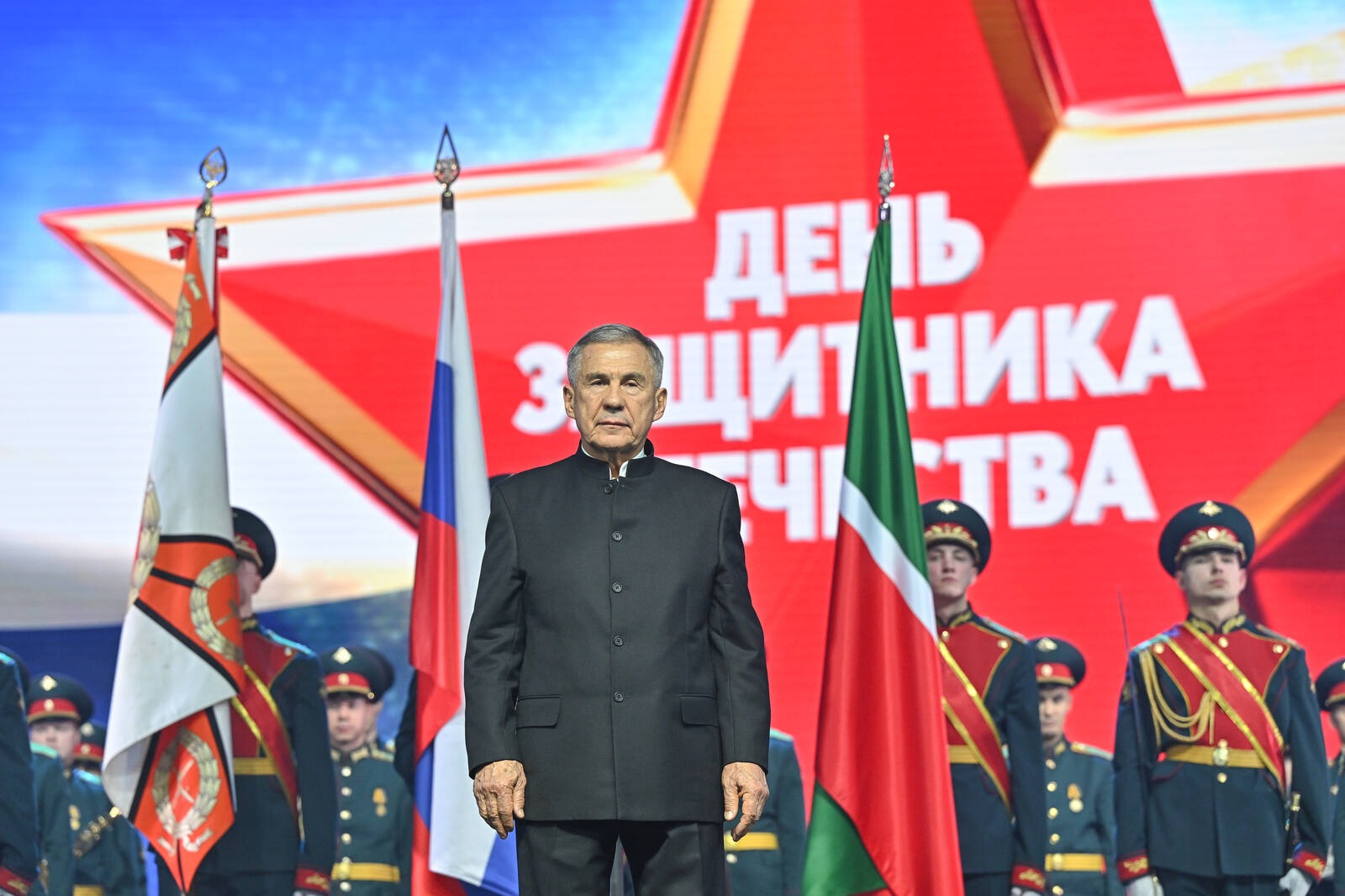 На торжестве в честь 23 февраля Минниханов наградил защитников в «Казань Экспо»