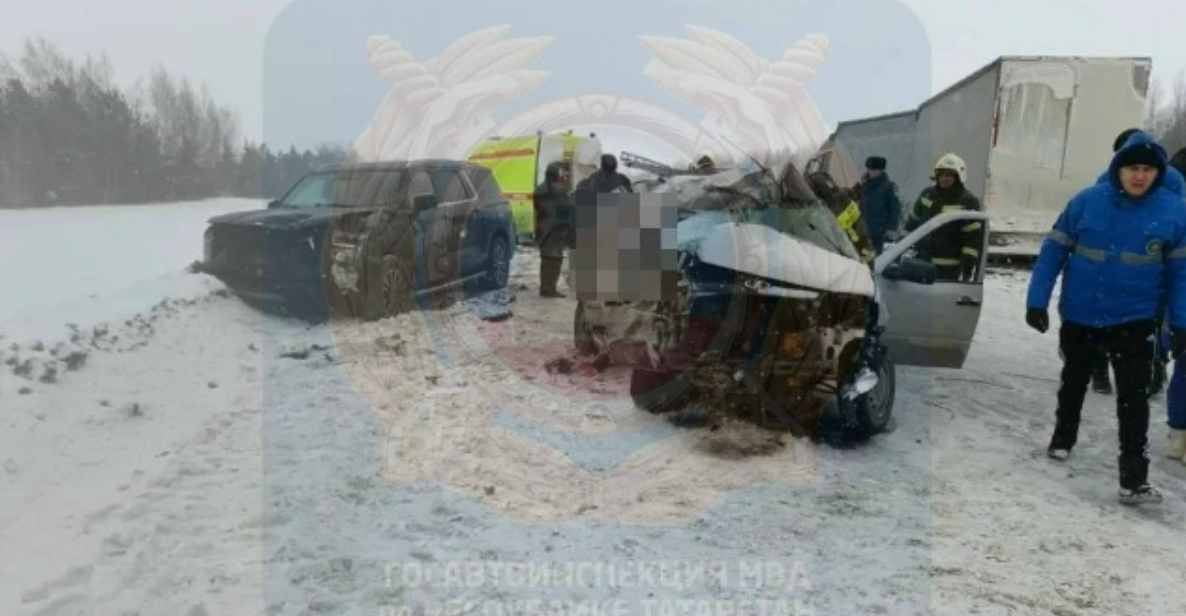 В Дрожжановском районе водитель и пассажир «Лады» погибли после удара с фурой