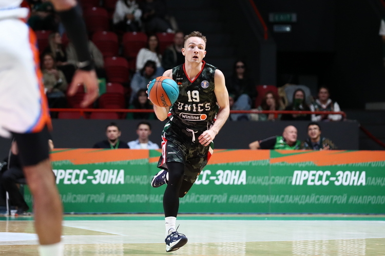 Молодой защитник УНИКСа Роман Илюк покинул команду