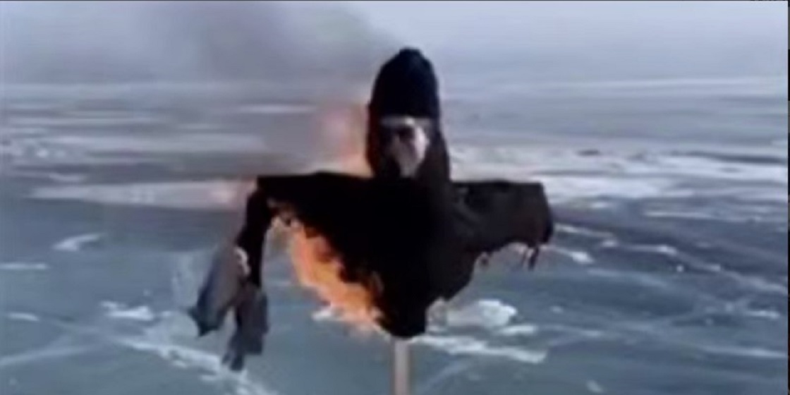 На Масленице на Байкале сожгли чучело SHAMAN