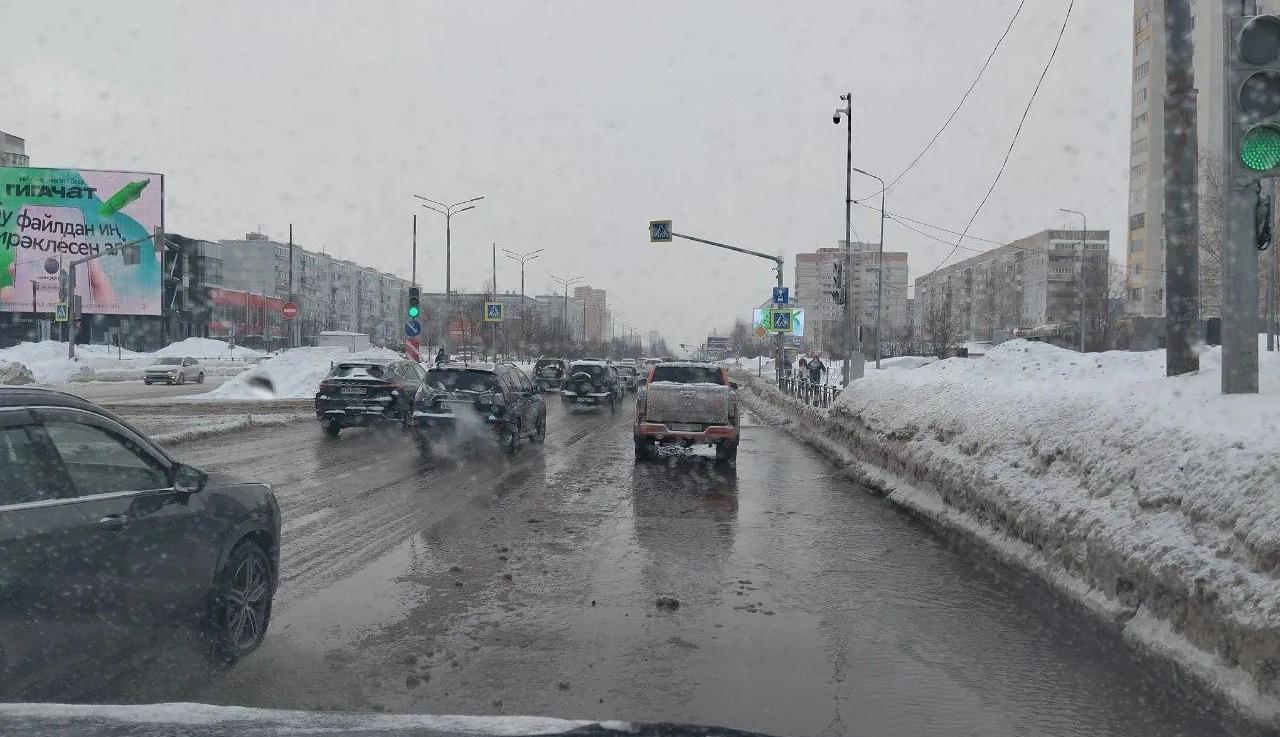 В Водоканале объяснили потоп на улице Амирхана в Казани
