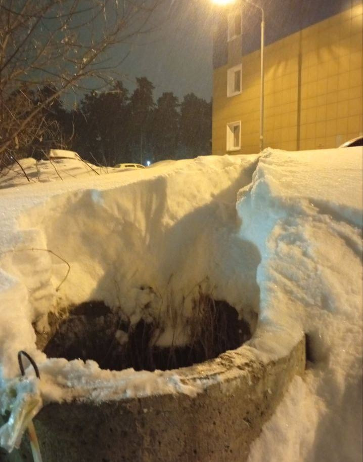 Прокуратура проводит проверку после падения ребенка в люк в Казани