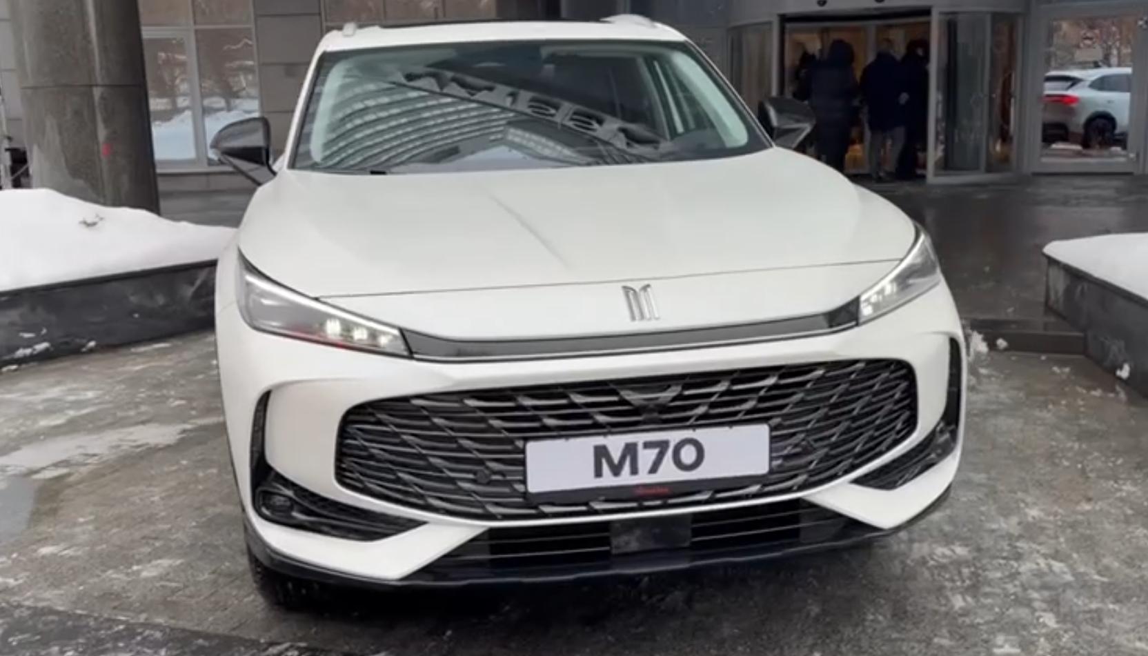 «Москвич» впервые показал новые кроссоверы М70 и М90