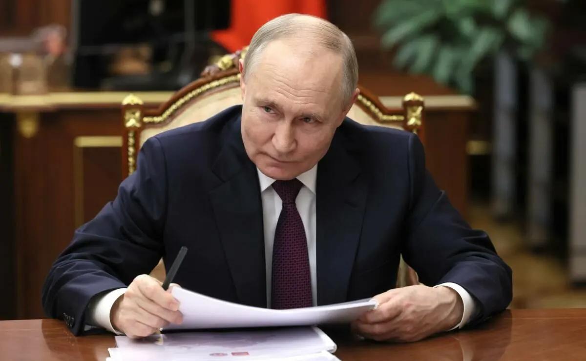 Путин поручил до марта ввести возможность продажи лекарств через «Почту России»