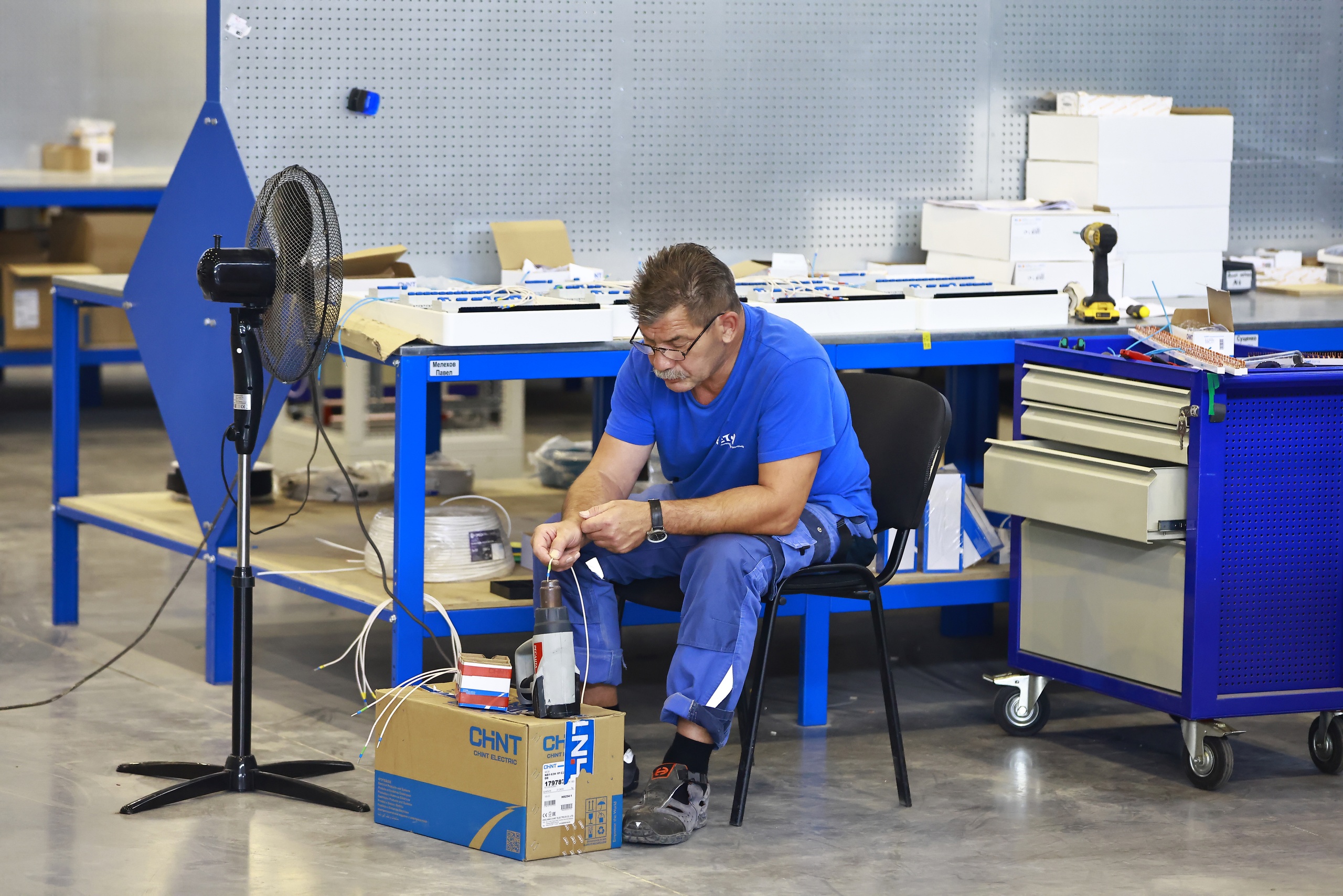 Напряжение на рынке труда снижается вместе с уровнем безработицы