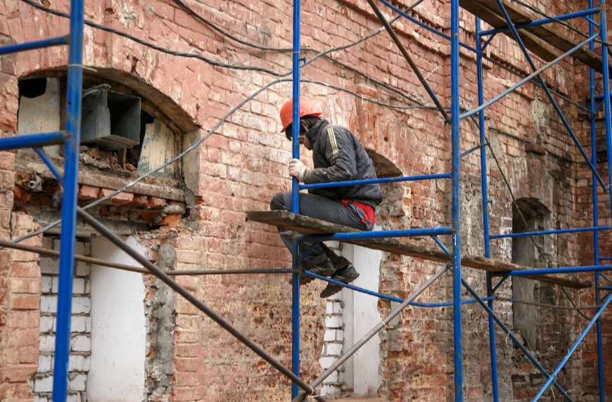 В двух районах Казани капитально отремонтировали 94 участка дорог и тротуаров