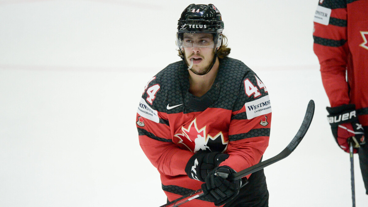 Максим Комтуа получил штраф за симуляцию