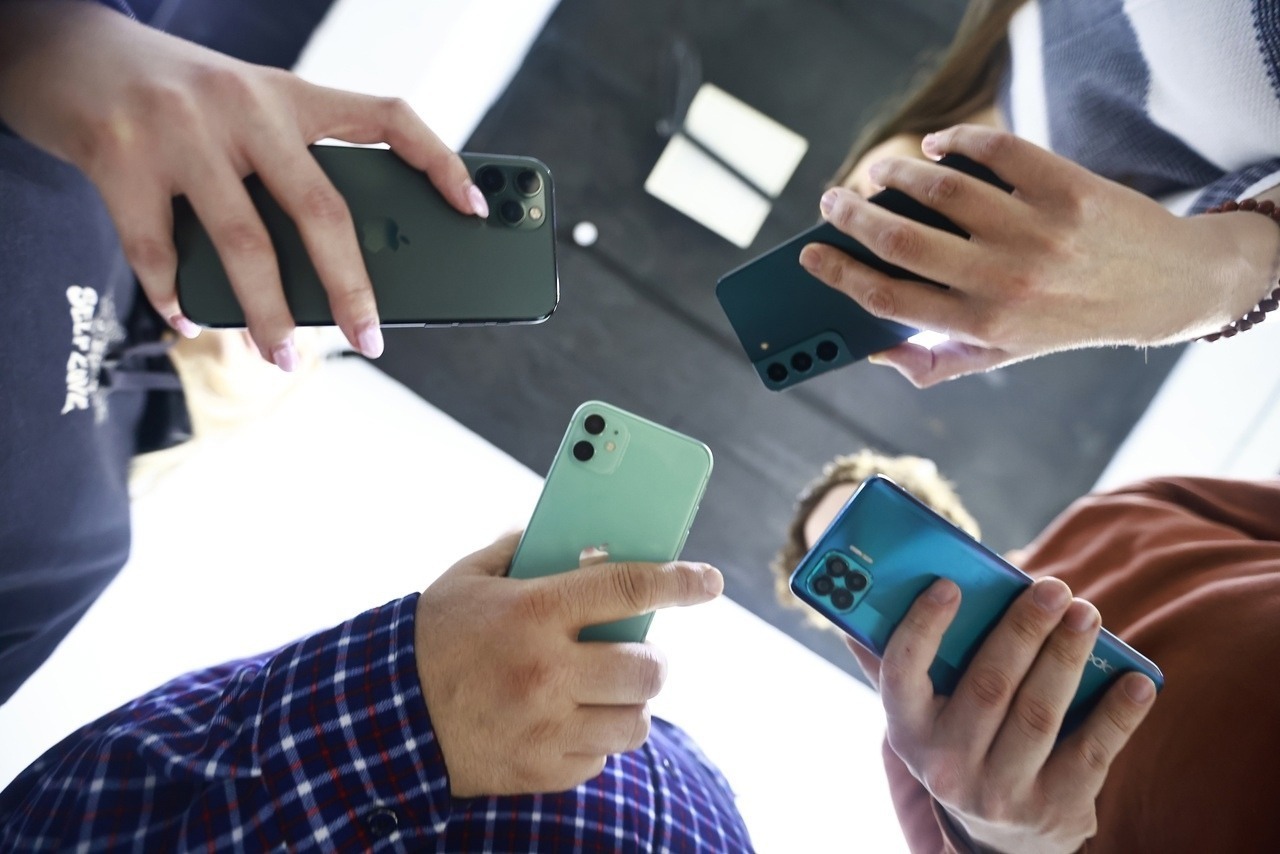 В Госдуме призвали создать российский смартфон после блокировок Apple