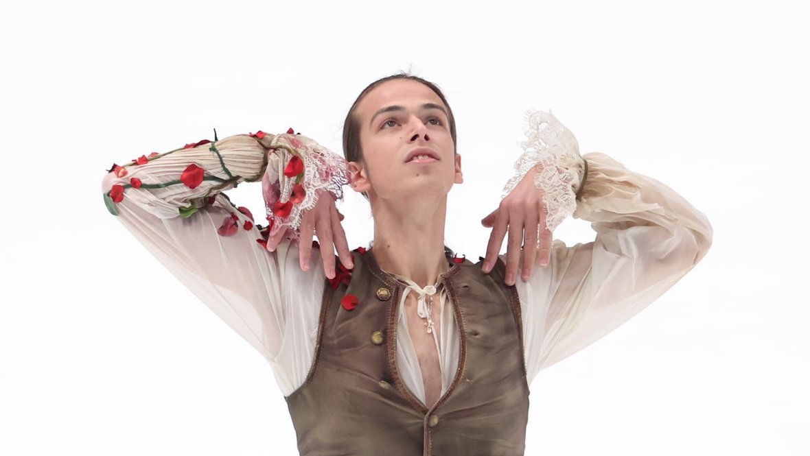 Фигурист Гуменник выиграл короткую программу финала Гран-при в Челябинске