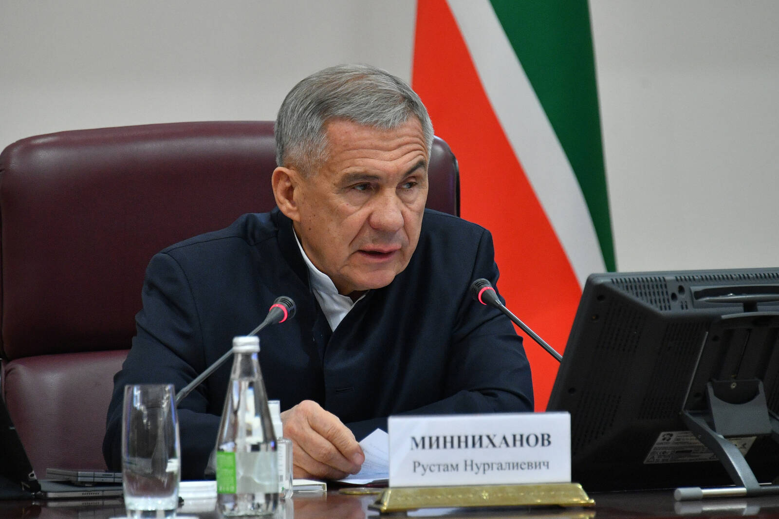 Рустам Минниханов поздравил женщин с 8 Марта