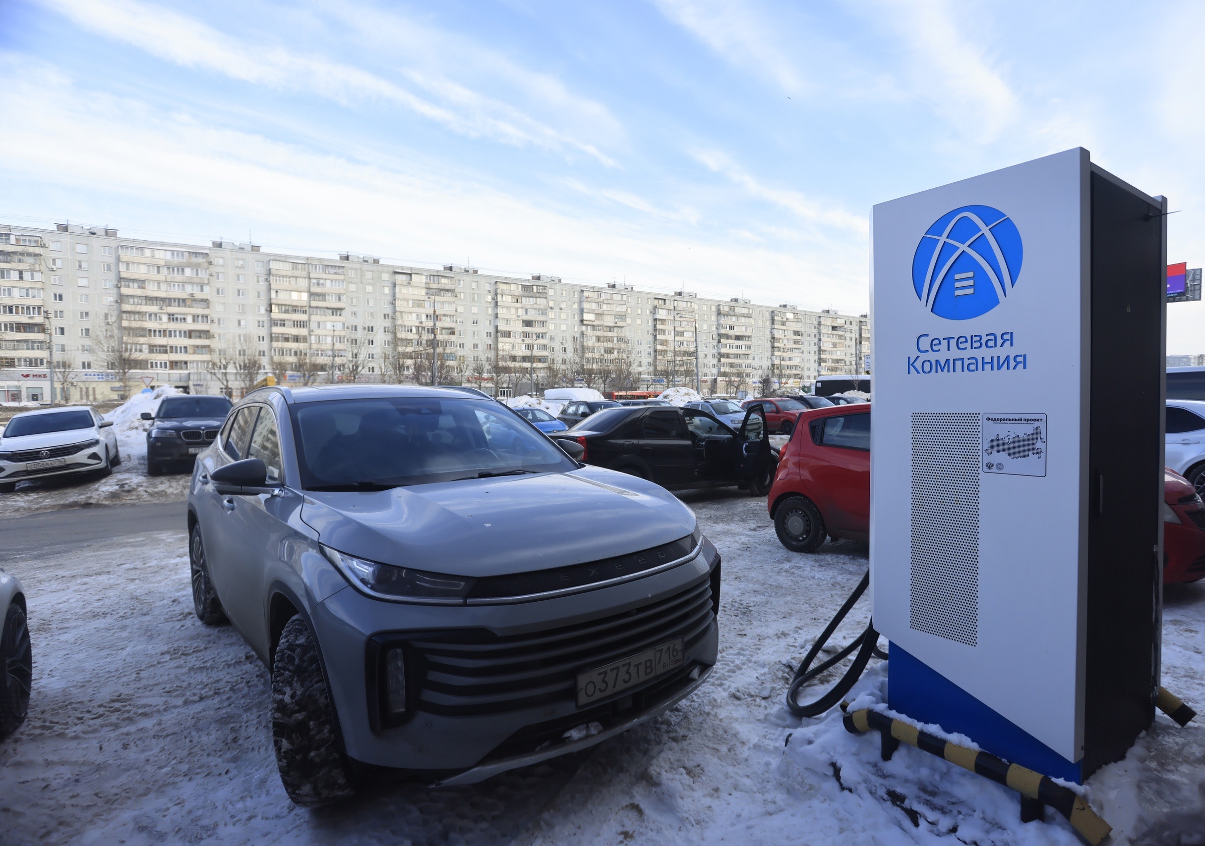 В Казани изменили правила парковочных разрешений для электромобилей