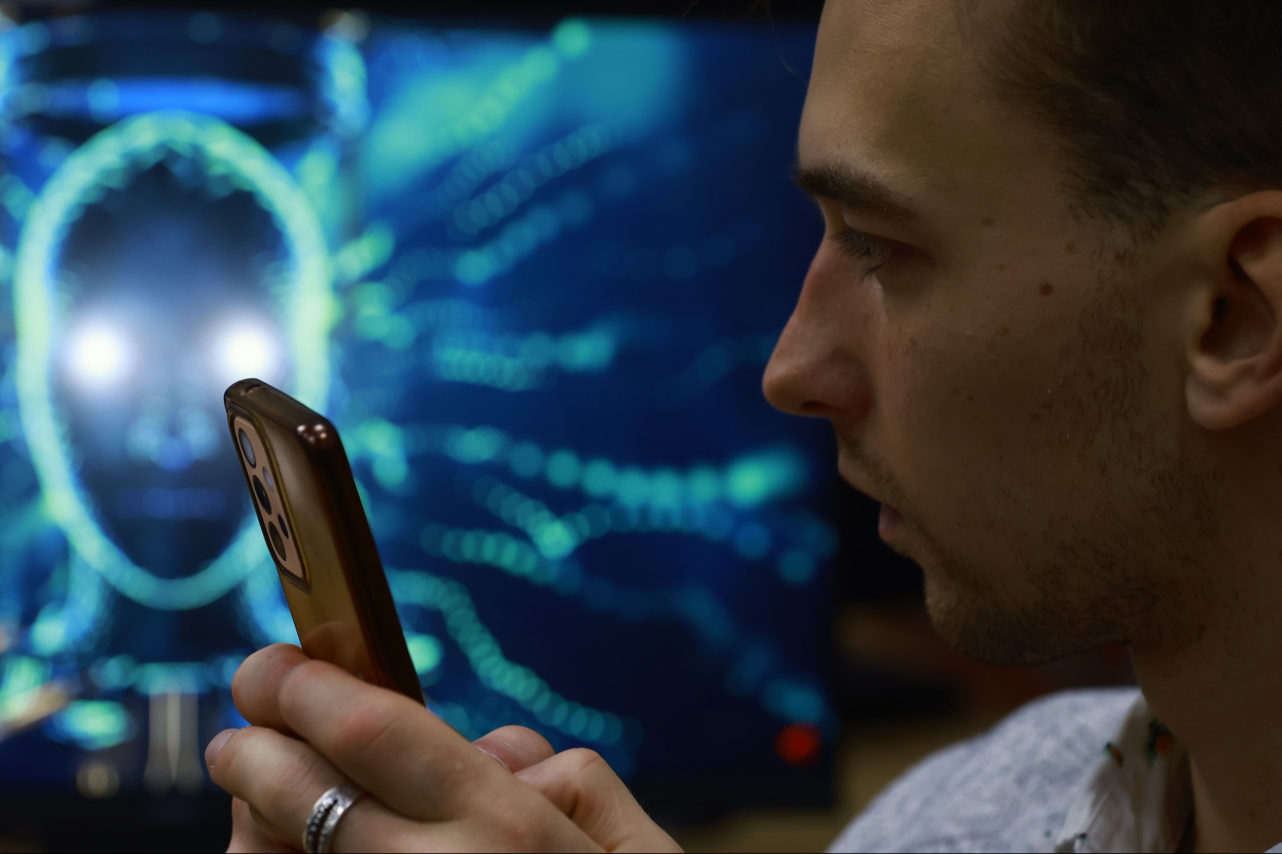 Зумеры стали доверять ИИ расставания и «сложные разговоры»