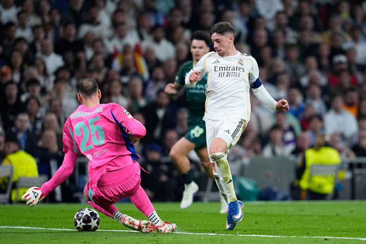 Хет-трик Вальверде в первом тайме помог «Реалу» разгромить «Манчестер Сити»