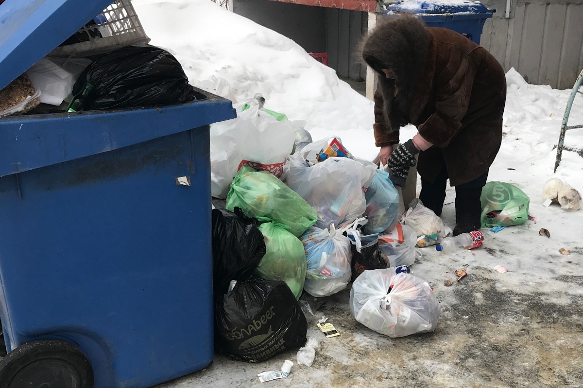 Россиянам грозят штрафы за выбрасывание мусора в урну у подъезда