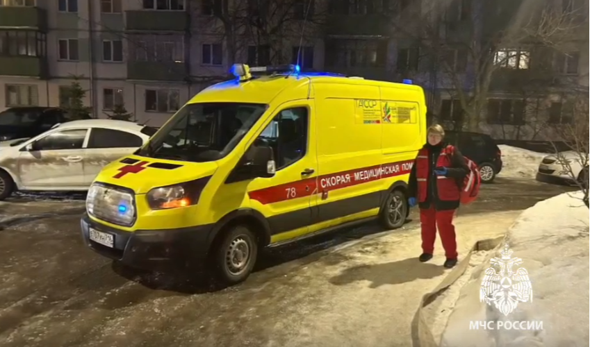 Женщину и парня спасли при пожаре в квартире на Фрунзе в Казани