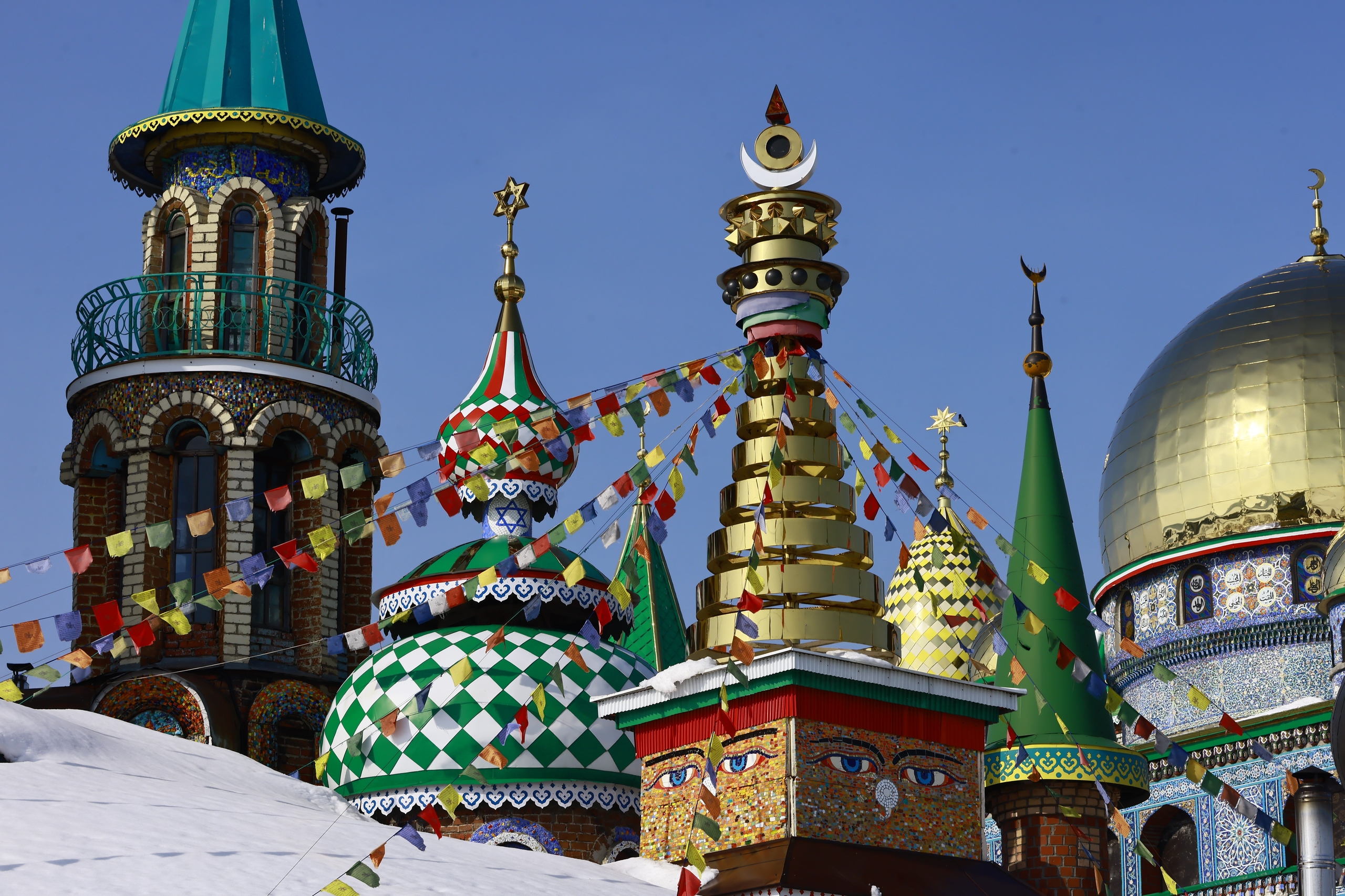 «Деньги на стройку даёт Бог»: как преображается Храм всех религий в Казани