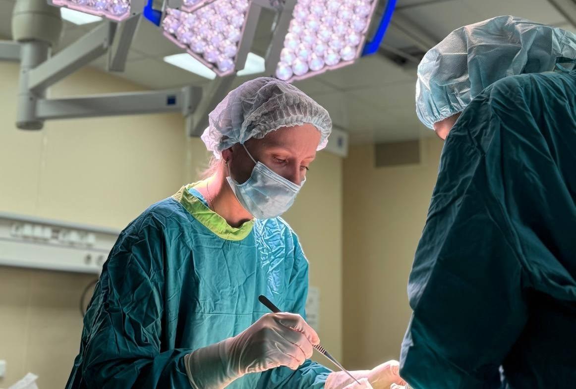 В больнице Челнов провели необычную операцию по удалению камня в желчном протоке