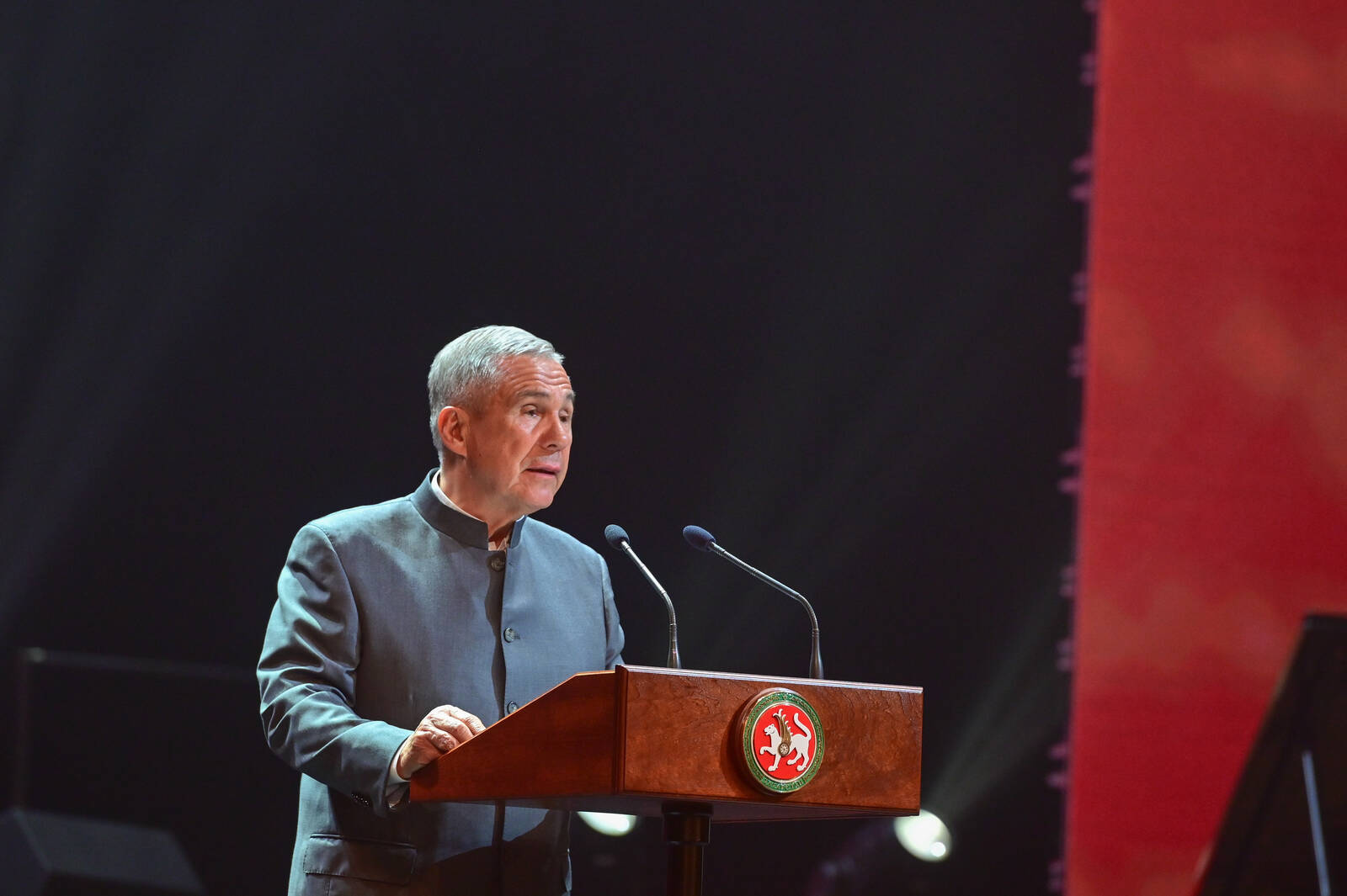 Минниханов вручил Мухаметшину орден «За заслуги перед Отечеством» II степени