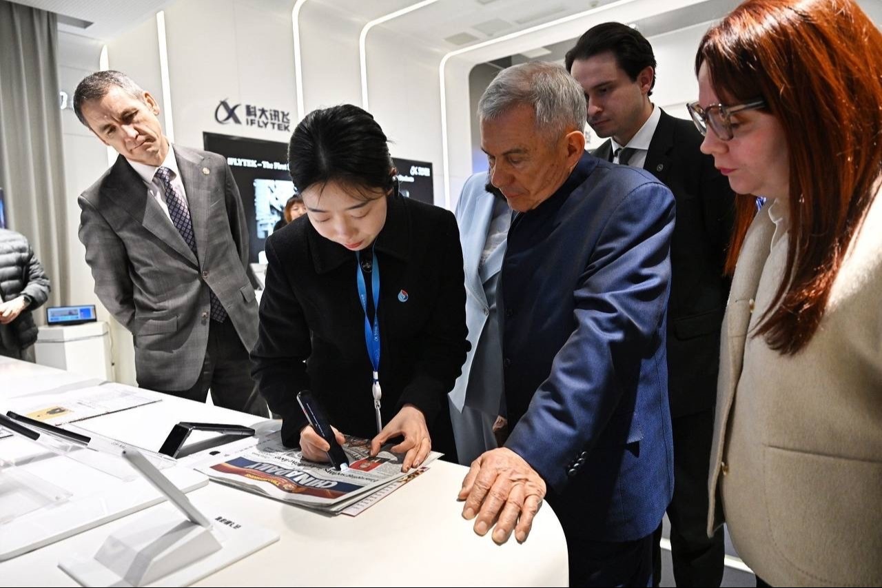 Минниханов изучил китайские технологии ИИ в Хэфэе