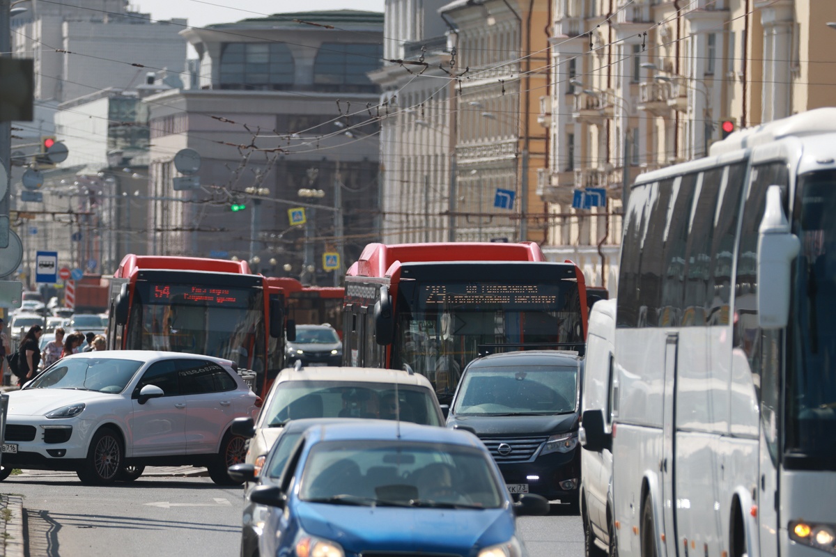 Казанским водителям объяснили, что делать при слепящем солнце