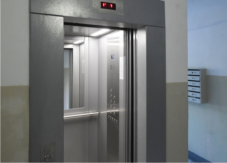 По программе капремонта в пяти многоквартирных домах Казани заменят лифты