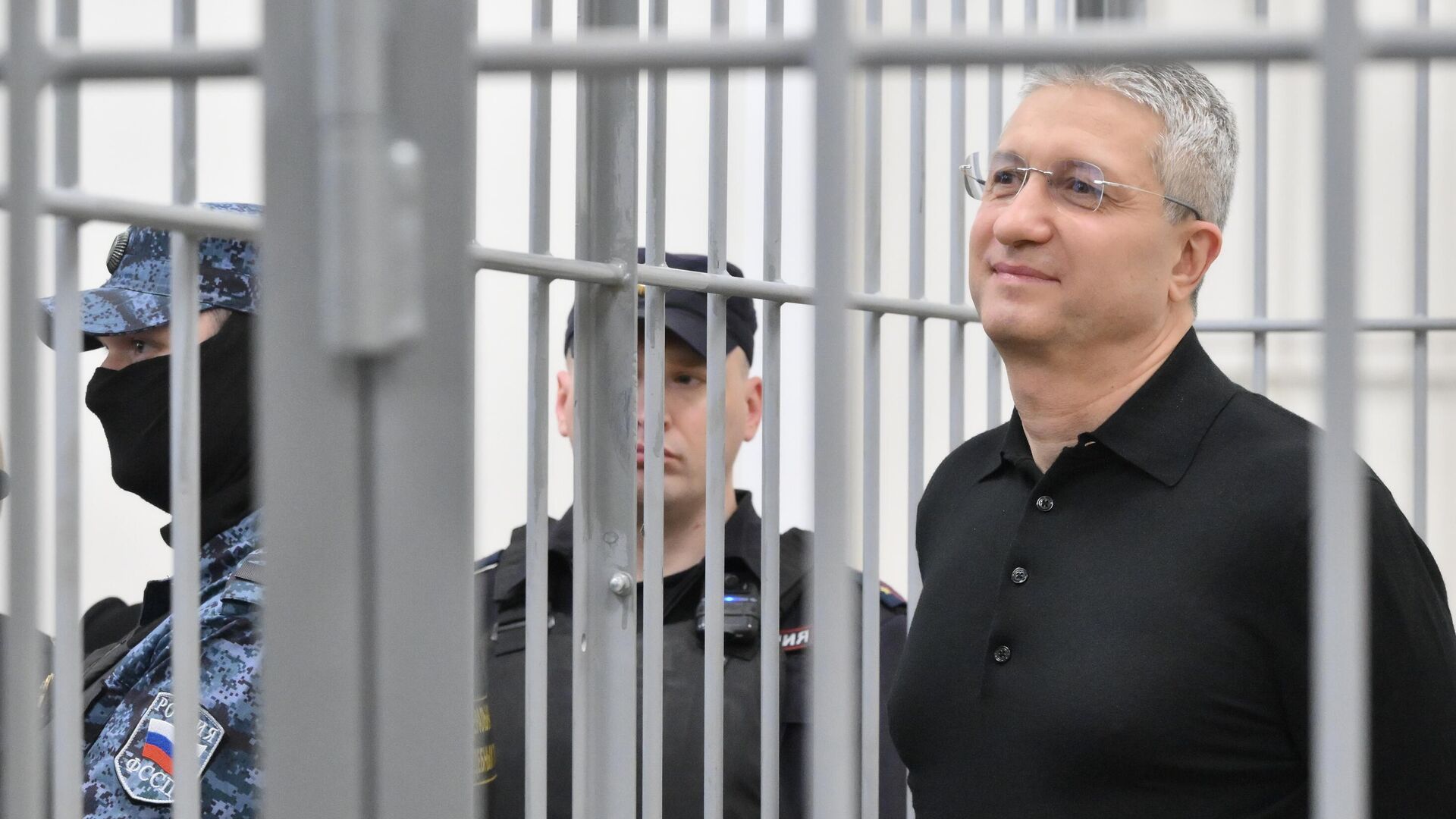 Приговоренного к 13 годам тюрьмы Тимура Иванова просят оправдать