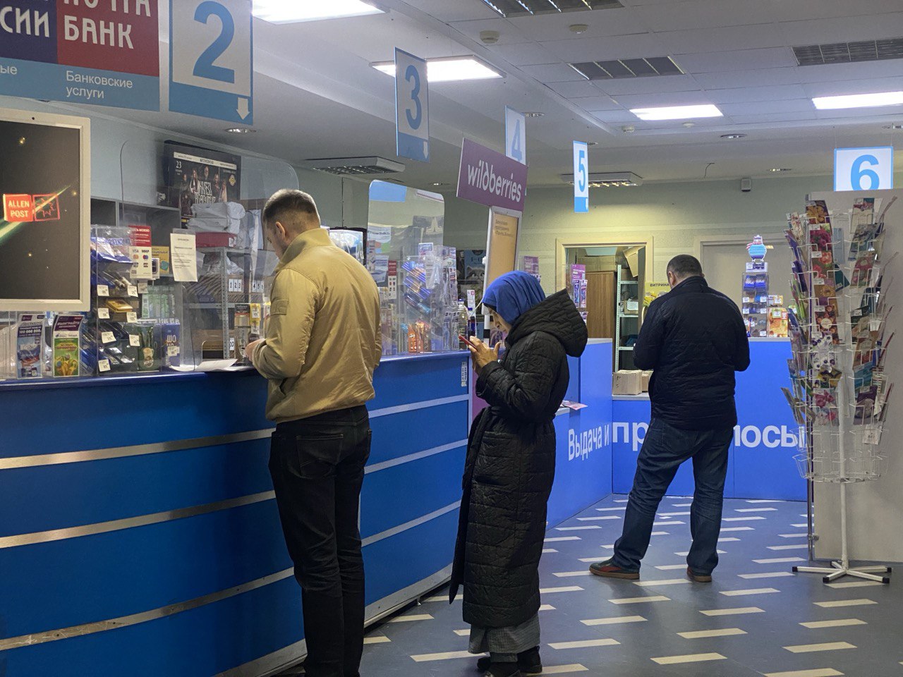 Центробанк предлагает оказывать финансовые услуги в отделениях почты и на ПВЗ