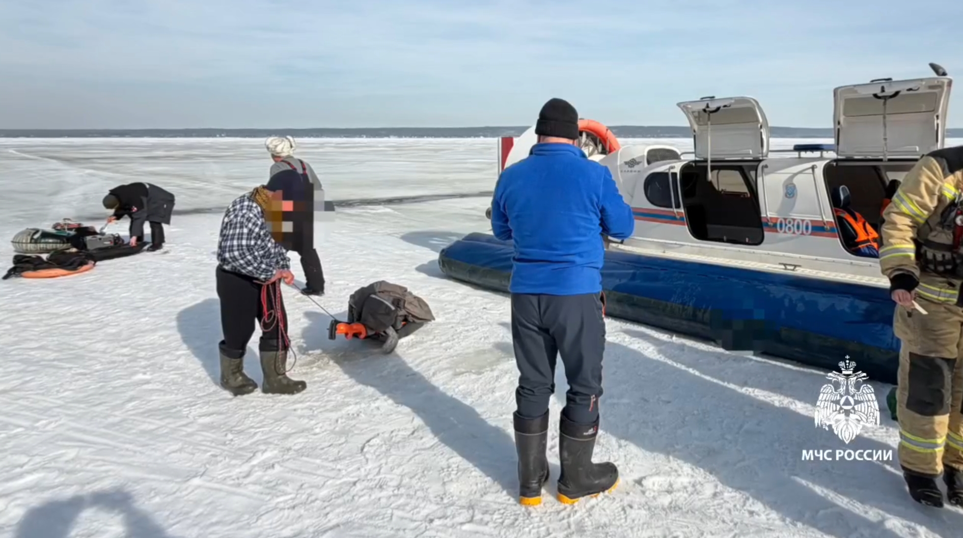 В Татарстане на Волге спасли двух рыбаков