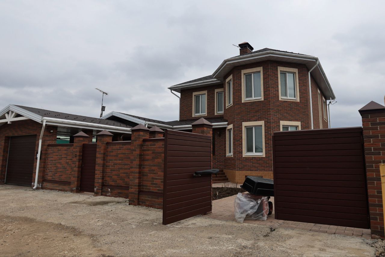 Какие частные дома сносят в России, пояснил адвокат