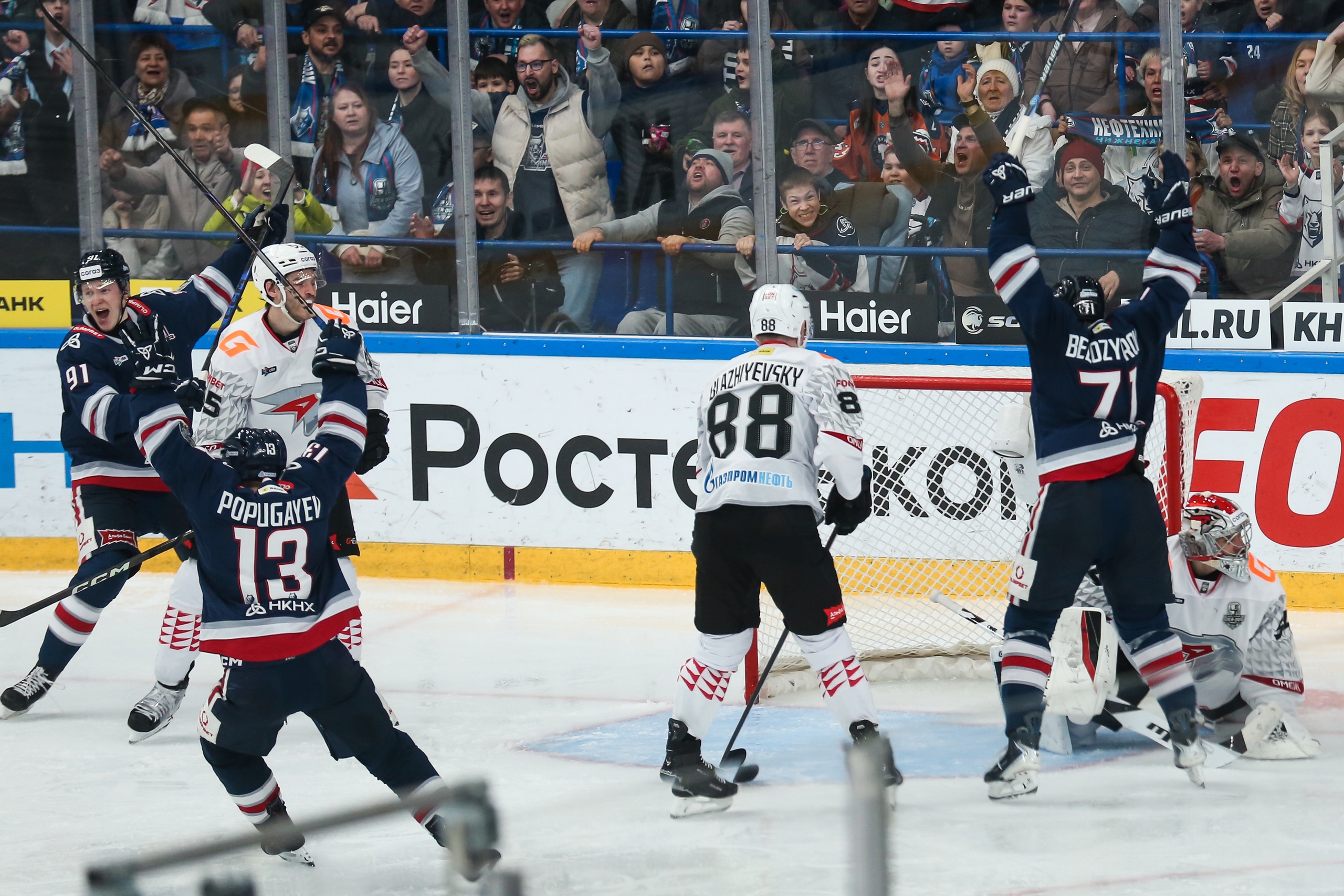 «Нефтехимик» потерпел поражение в четвертом матче серии против «Авангарда»