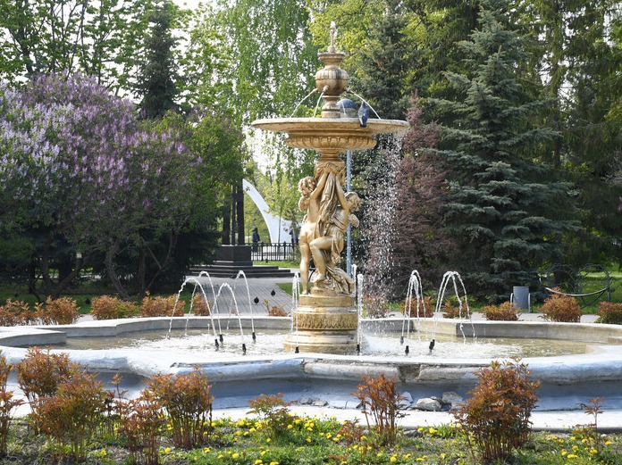 На входе в Ленинский сад в Казани исчезнет стихийная парковка