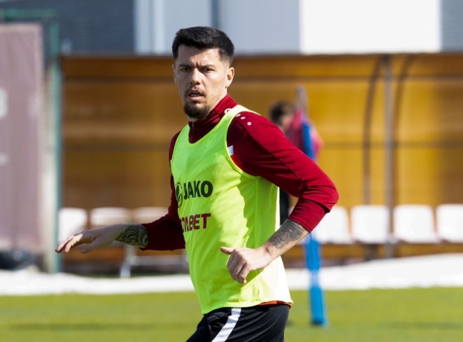 «Рубин» улетел в Сочи: берегут поля, ждут Даку