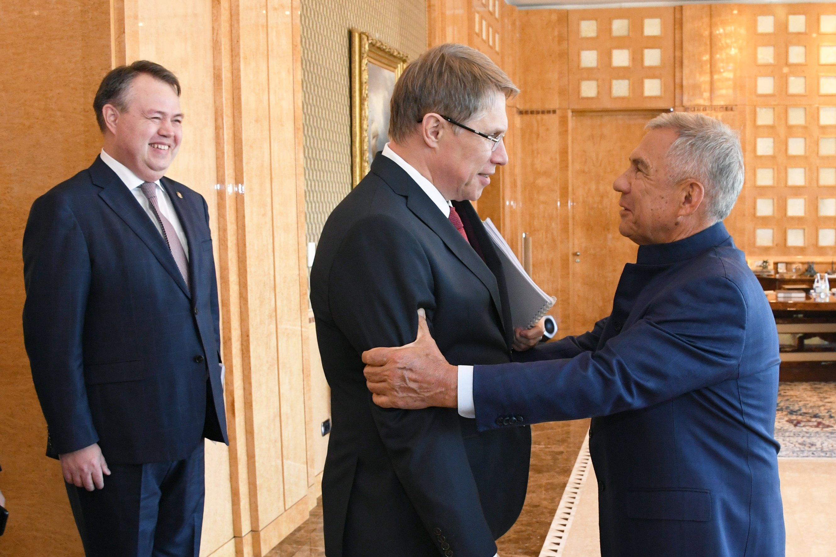 Мурашко и Минниханов обсудили оказание помощи пострадавшим в Нижнекамске