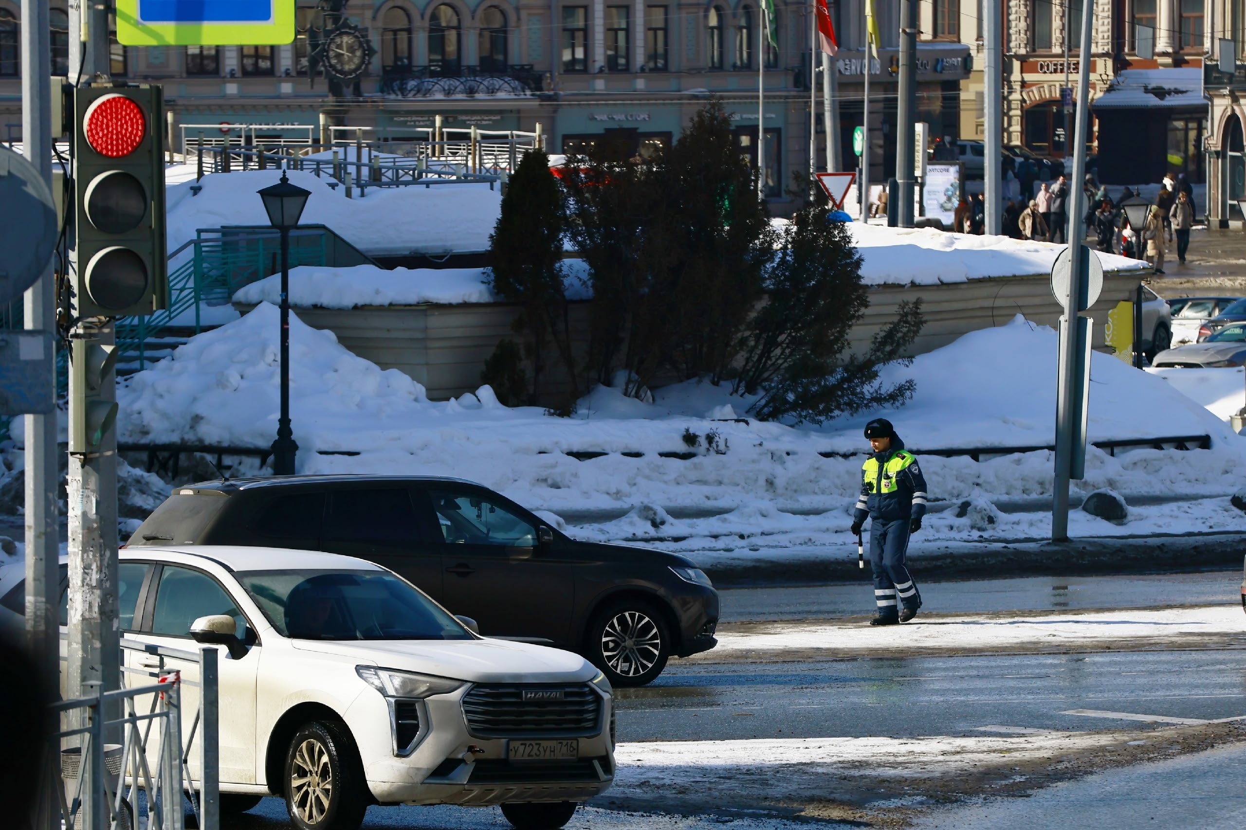 Лихачей Татарстана оштрафовали на 5 млн рублей за проезд на красный