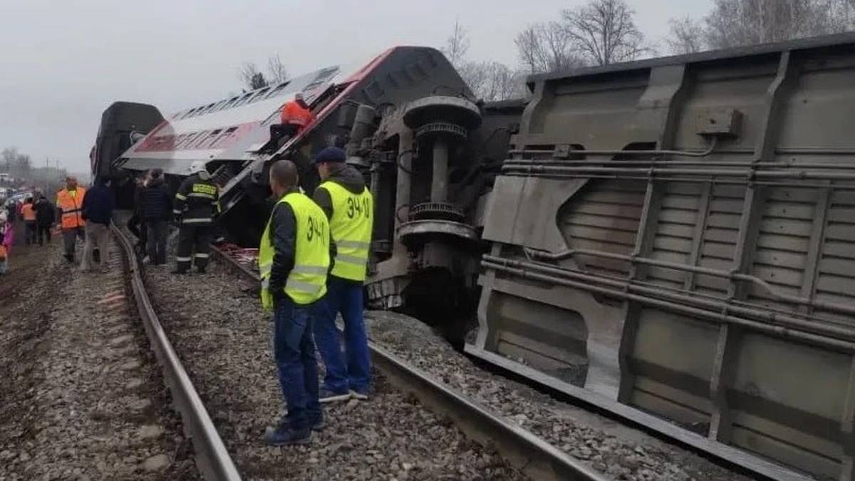 В сошедшем с рельсов поезде под Ульяновском ехали несколько детских коллективов