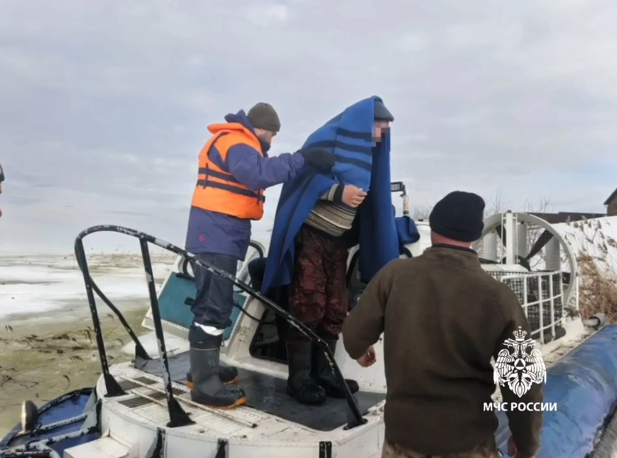 В Татарстане спасли провалившегося под лед рыбака